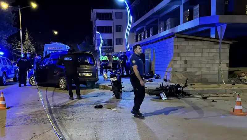 Motosiklet ile Otomobil Çarpışması: İki Genç Hayatını Kaybetti