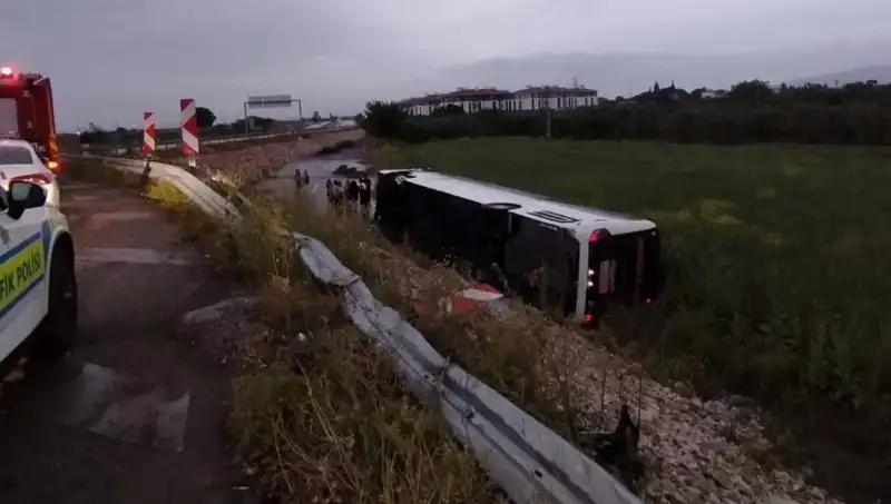Manisa'daki Otobüs Kazasında Çok Sayıda Yaralı Havalandı