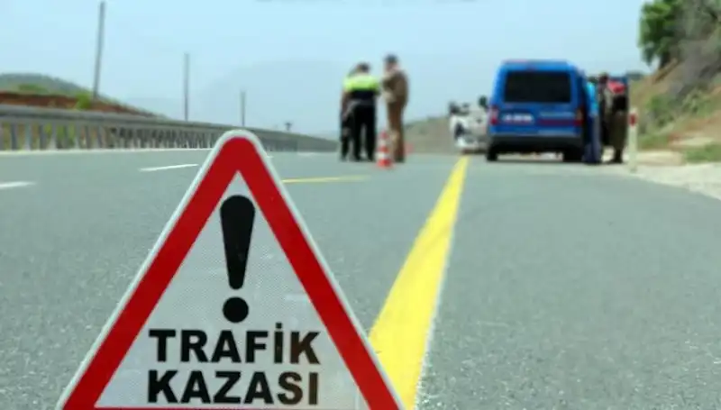 Ticari Araç ile Otomobil Çarpıştı: 5 Kişi Yaralandı, Kazanın Detayları Ortaya Çıktı