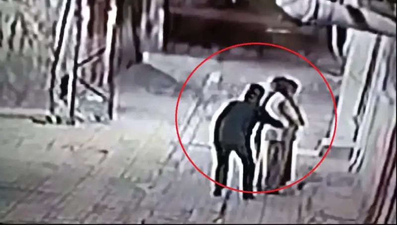 Kapkaççılara Karşı Sıradışı Operasyon: Polisler Pazarcı ve Simitçi Kılığına Girdi