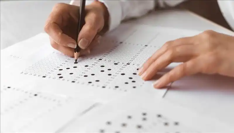 Okulda Sınav Soruları Çalmaya Çalışan Anne Suçüstü Yakalandı