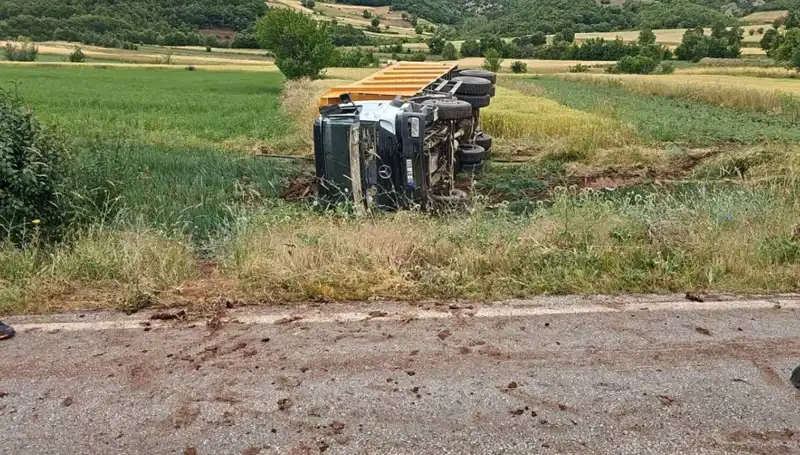Tokat’ta Devrilen Kamyon Faciasında Şoför Hayatını Kaybetti