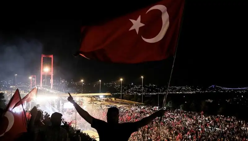 15 Temmuz Gecesi Destanını Anlatan "En Uzun Gece" Külliye'de Sahnelenecek