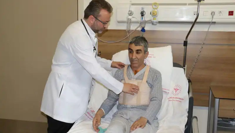 Aort Damarı Yırtılması: 6 Ayda İki Ameliyat Geçiren Hastanın Hikayesi