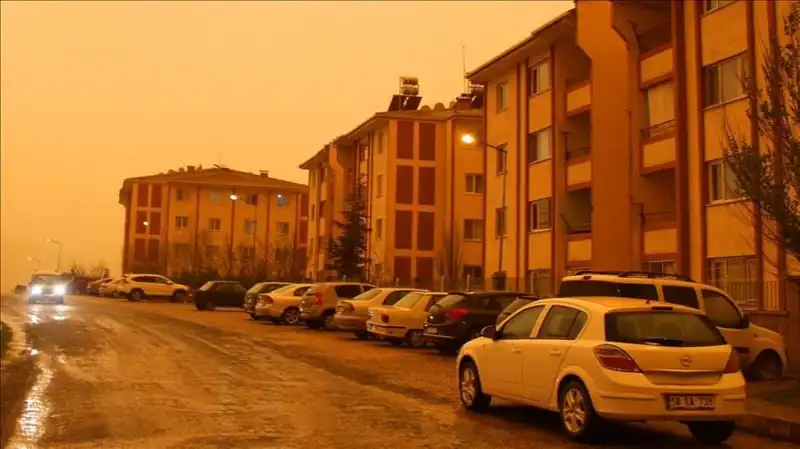 Meteorolojiden Şaşırtan Uyarı: Çöl Tozu ve Sağanak Bir Arada!