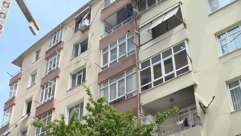 İstanbul'da Kolonları Patlayan Site: 96 Dairenin Tahliyesi Neden Gündem Oldu?