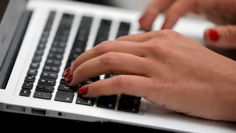 Laptop Mikrofonları Sizi Dinleyebilir: Bilmeniz Gerekenler