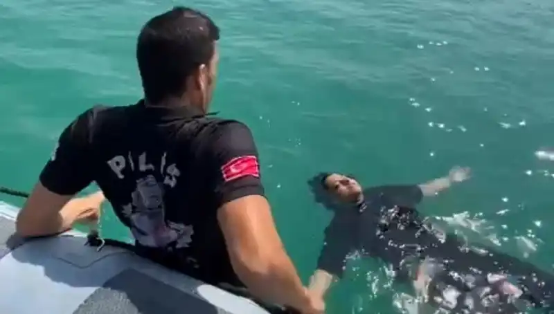 Baraj Gölüne Düşen Kadını Cesur Gemi Adamları Kurtardı!