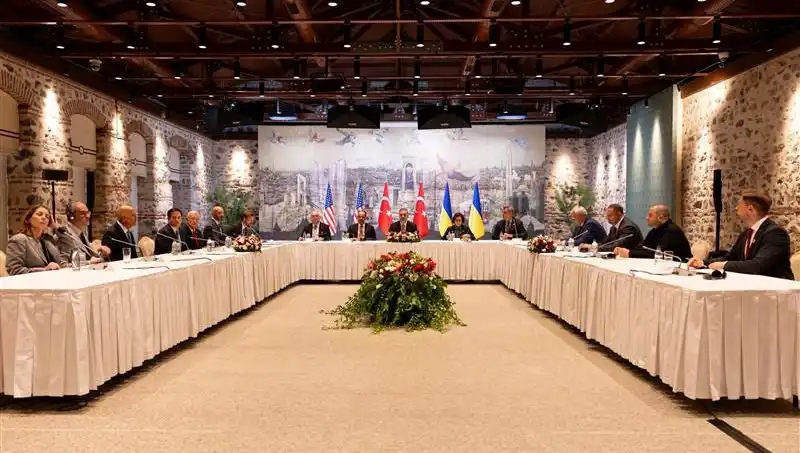 Barış Masasında Kritik Gün: Üçlü Toplantı Sonuçları Merakla Bekleniyor