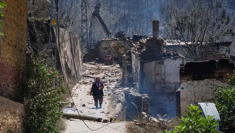 İzmir ve Bilecik'te Yangın Felaketi: 415 Bina Yok Oldu!