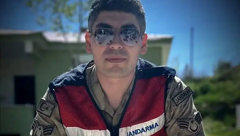 Kadir Astsubay'ın Halı Saha Maçından Acı Ayrılışı: Neler Yaşandı?