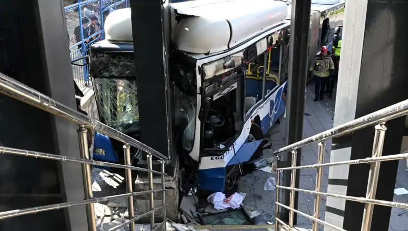 Ankara'da Belediyeye Ait Otobüs Kaza Yaptı: 27 İnsan Yaralandı