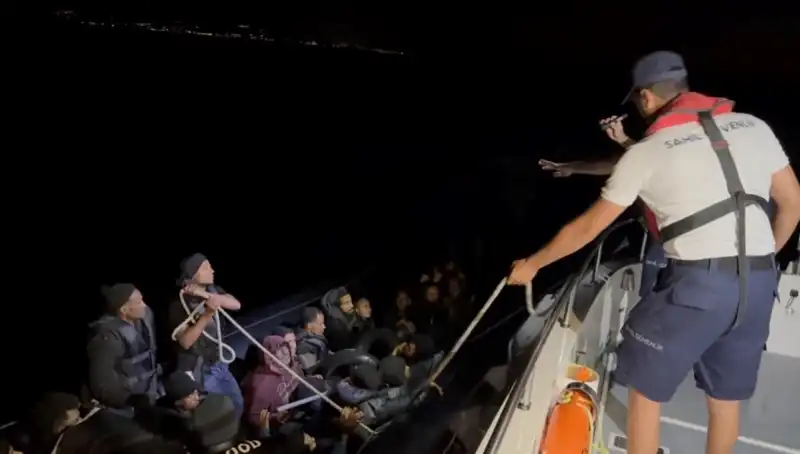 Çeşme Açıklarında Dram: 42 Kaçak Göçmen Denizde Kurtarıldı
