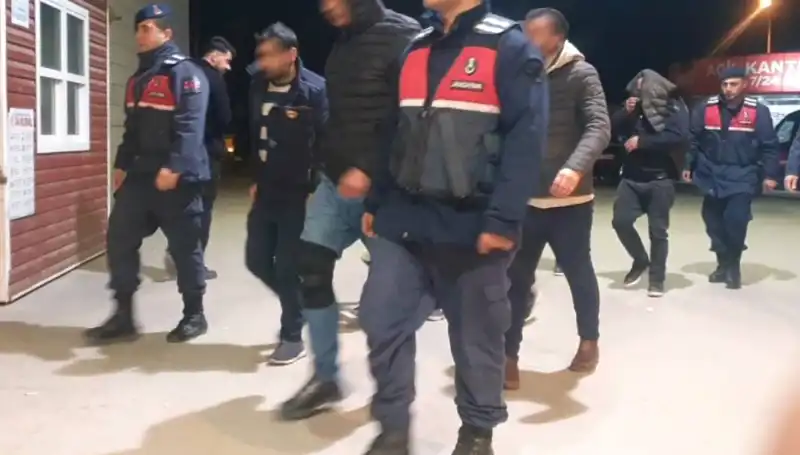 Bağ Evinde Düzenlenen Uyuşturucu Partisi Polisin Baskınıyla Son Buldu