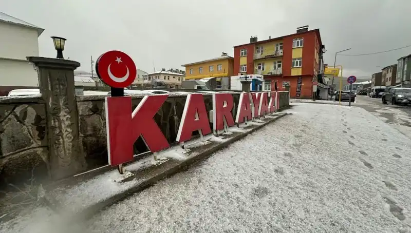 Temmuzda Gelen Kar Sürprizi: Sürücüler Hazırlıksız Yakalandı