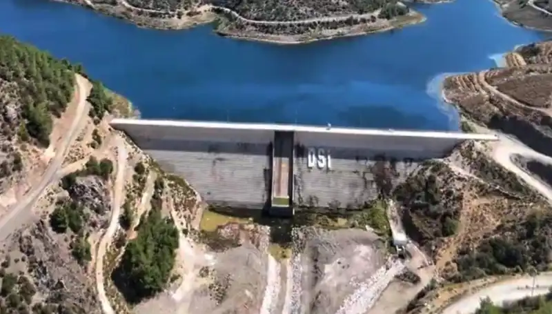 Çeşme'de Su Krizi Son Buluyor: Yeni Projeler Su Sorununu Çözüyor