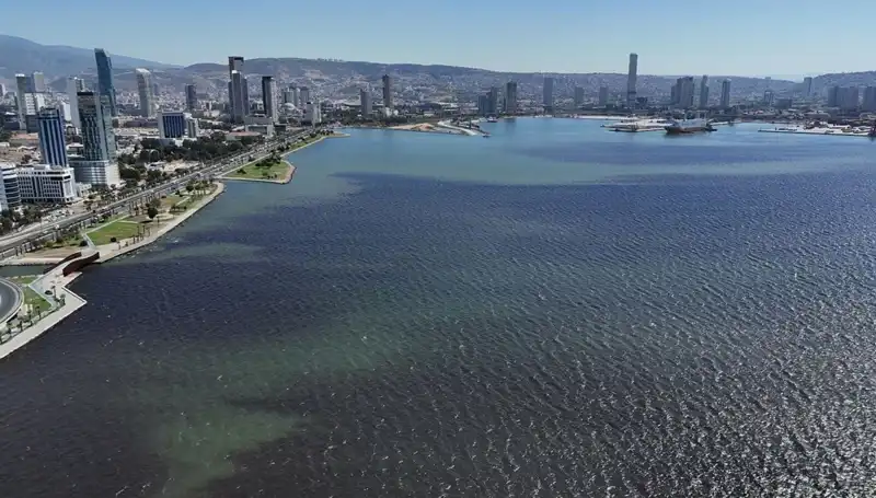 İzmir Körfezi'nde Kötü Koku Sorunu Büyüyor, Nedenleri Araştırılıyor