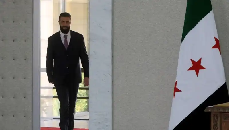 Paris'te Şara-Macron Zirvesi: Fransa, Yeni Suriye'nin İnşasına Destek Verecek