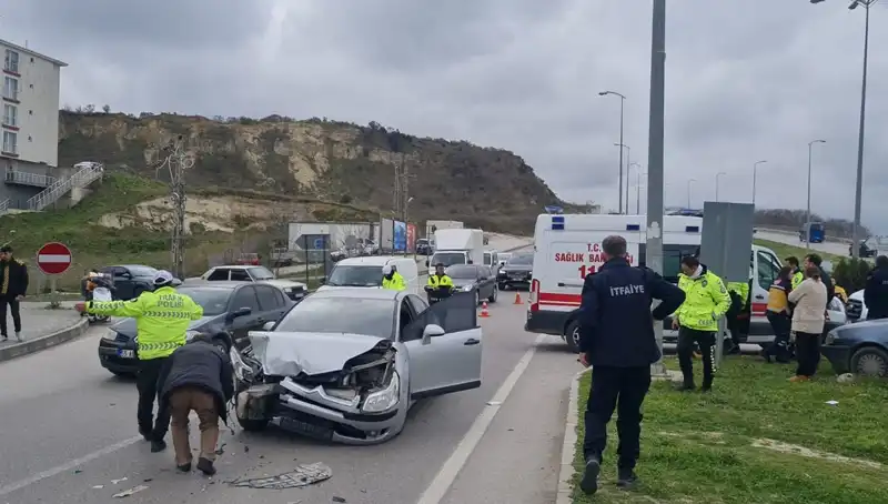 Sinop'ta Feci Kaza: Otomobiller Çarpıştı, Çok Sayıda Yaralı Var!