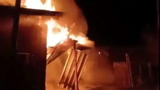 Karabük’te Korkunç Yangın: İki Ev Kül Oldu, Tüm Mahalle Sarsıldı