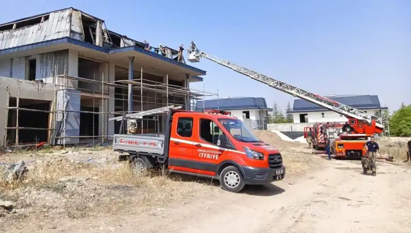 Ankara Gölbaşı'nda Villalar Arasında Korkutan Yangın: Mahallede Panik Hüküm Sürdü