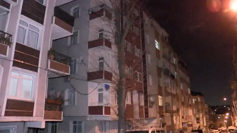 Panik Dolu Anlar: Altı Katlı Binada Ürpertici Sesler Apartmanı Boşaltmaya Zorladı