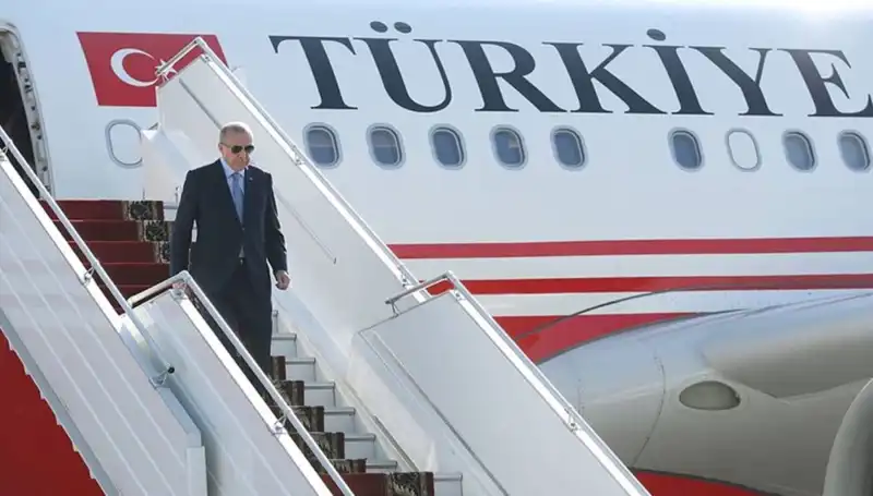 Cumhurbaşkanı Erdoğan İtalya'dan Dönüş Yaptı: Siyasi Temasların Ardından Gelişmeler