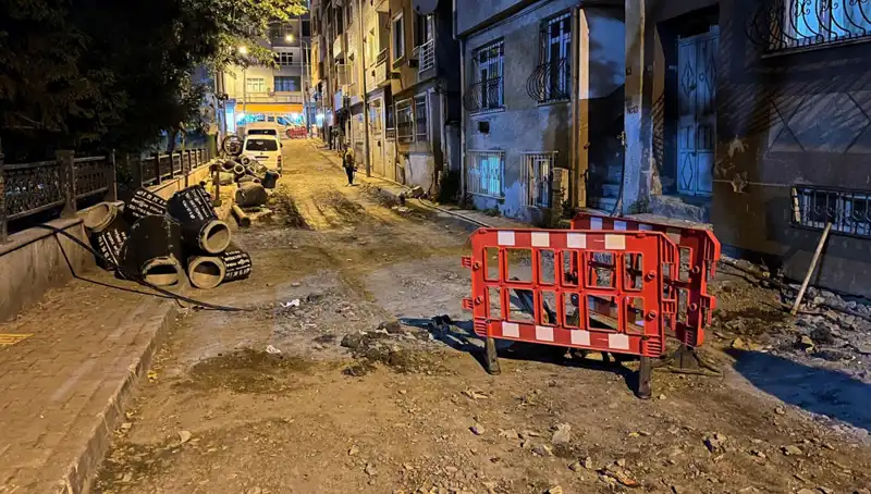 Bayrampaşa'da Altyapı Çalışmalarında Rögar Kapağı Patladı! Olay Yerinde Neler Yaşandı?