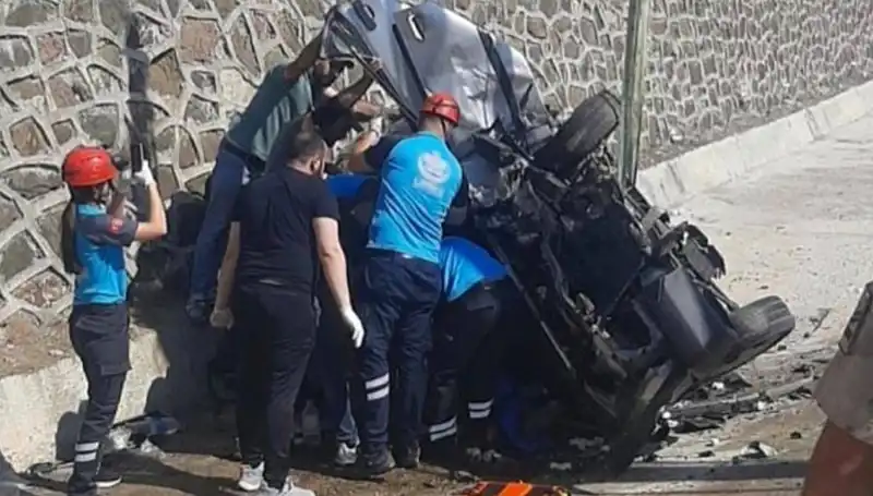 Tunceli'de İki Araç Kafa Kafaya Çarpıştı: Yaralılar Hastaneye Sevk Edildi