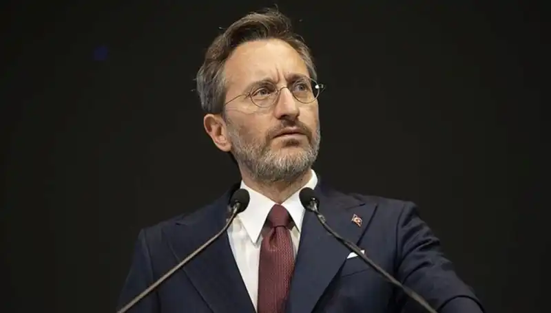 Fahrettin Altun'dan Özgür Özel'e Sert Yanıt: "Özne, Hep Kendisi"
