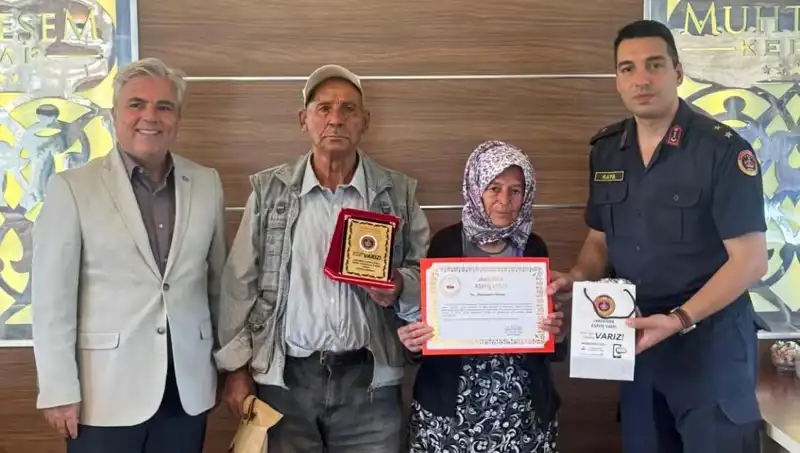 Tek Varoluşları Olan Evi Jandarmaya Bağışladılar: Duygulandıran Girişim