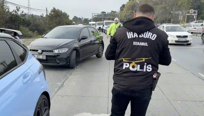 Emniyet Şeridini İhlal Eden Sürücü Suçu Yolda Buldu: Olayın Ardından Neler Oldu?