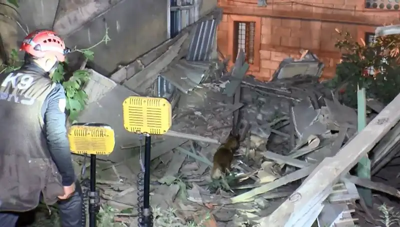 İstanbul'da Deprem Sonrası Çöken Bina Olayı: İlk Belirlemeler Nedeniyle Panik Yaşandı