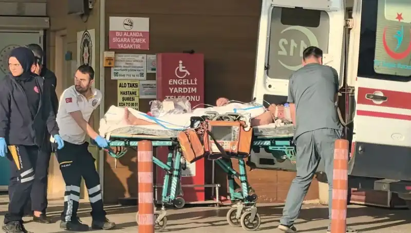 Sahte Alkol Skandalı: Korkunç Sonuçlarla Karşılaşan 10 Kişi Hastaneye Kaldırıldı