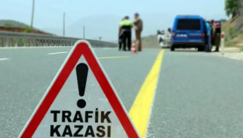 Otomobil ile Hafif Ticari Araç Çarpıştı: Korkunç Kaza 6 Can Aldı