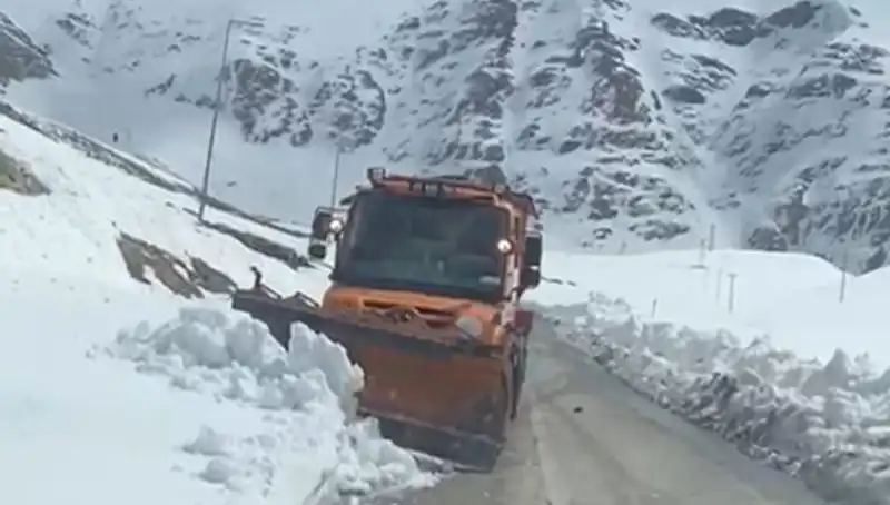 Kar Engeline Rağmen Yeniden Açılan Kayak Merkeziyle Kış Keyfi