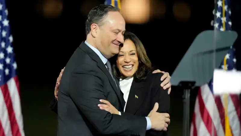 Trump, Kamala Harris'in Eşini Neden Kovdu? Şaşırtan Gelişme!