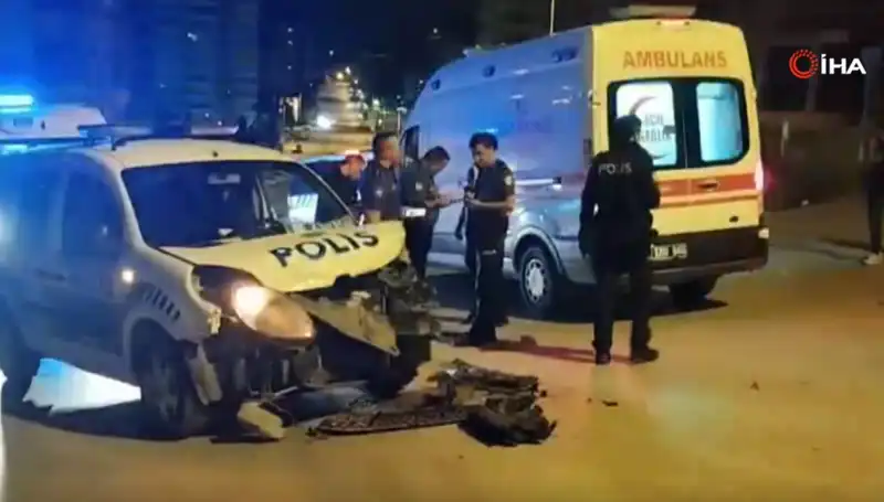 Ankara'da Polis Aracına Çarpan Hafif Ticari Araç Olay Yeri Tam Bir Kaosa Dönüştü