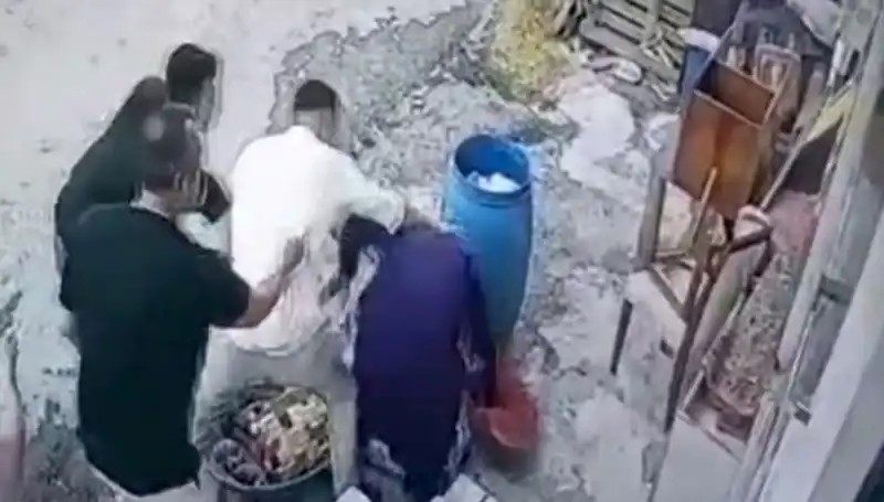 Başakşehir'de Bidon Kavgası: 58 Yaşındaki Kadın Vahşice Darbedildi