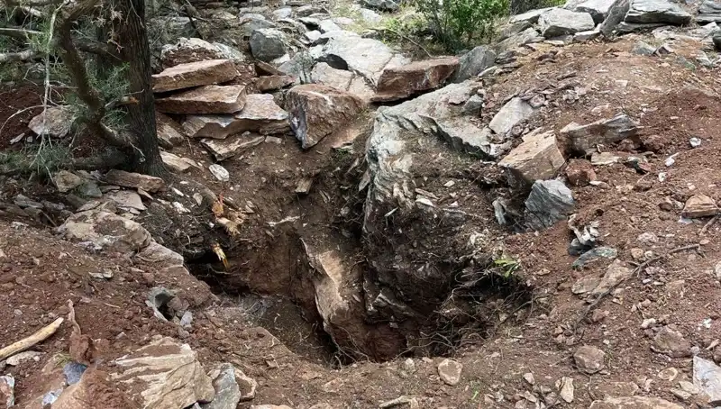 Eski Vali ve Emekli Albay Define Ararken Yakalandı: Flaş Gelişmeler