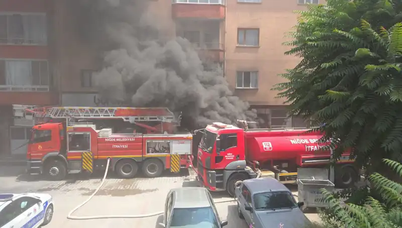 Niğde'deki Beyaz Eşya Deposunda Çıkan Yangın Korkuttu