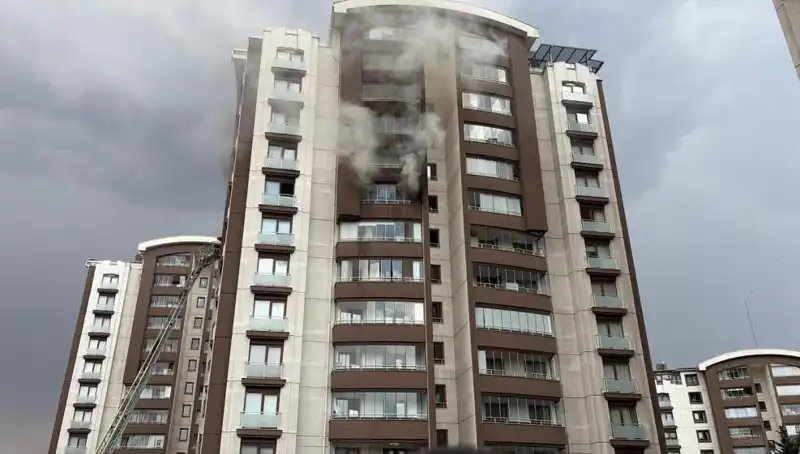 Ankara’da 14 Katlı Binada Yangın: Kurtarma Çalışmaları Sürüyor!