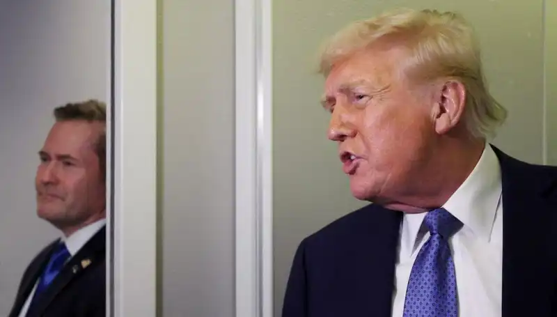 Trump, Mike Waltz'u Görevden Alarak Sürpriz bir Dönem Açtı