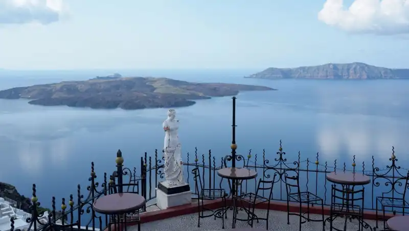 Santorini'de Gergin Bekleyiş: Ada Sulara Gömülebilir!