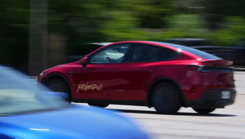 Elon Musk’ın Robotaxi Denemesi: Hız Sınırını Aştı, Sınıfta Kaldı!