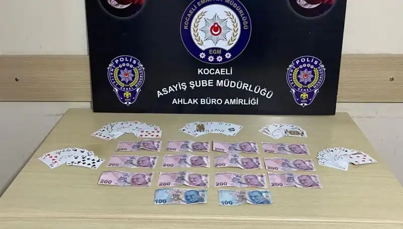 Kocaeli'de Kumar Operasyonunda 10 Kahvehaneye Baskın Düzenlendi