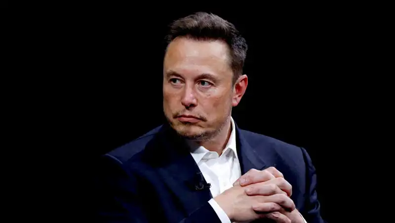 Musk'tan Çarpıcı Açıklama: "Robotlar Cerrahları Geçecek ve Devrim Yaratacak"