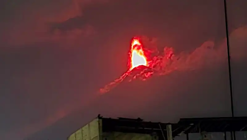 Fuego Yanardağı'nın Patlaması: 30 Bin Kişiye Tahliye Uyarısı Yapıldı