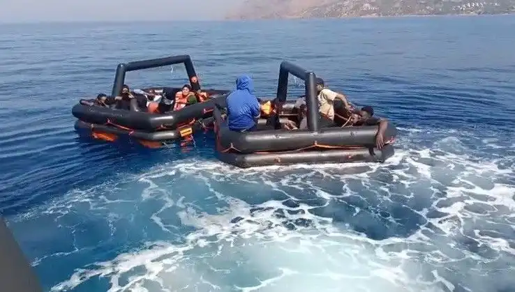 Ayvacık'ta 19 Kaçak Göçmen Kahraman Sahil Güvenlik Tarafından Kurtarıldı