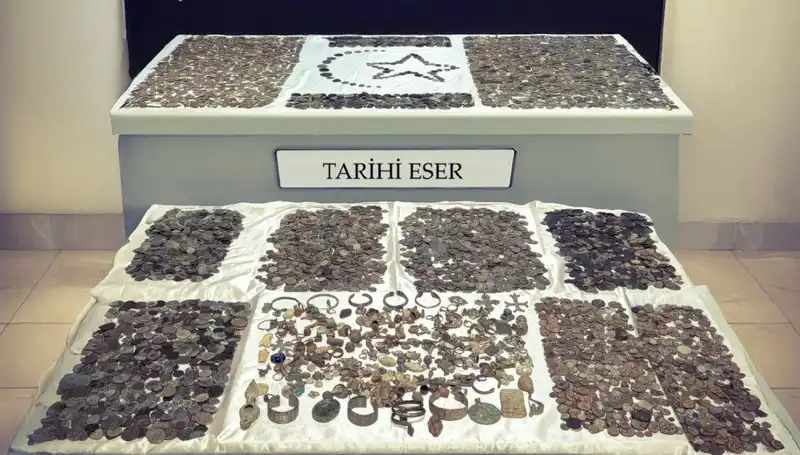 Sınırda Tarihi Eser Kaçakçılığı: 12 Bin 770 Eşya Yakalandı